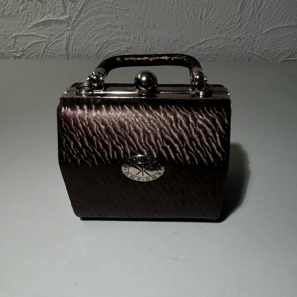 KMQ Collection Super Small Brown Clasp Closure Purse with handle - Picture 1 of 4